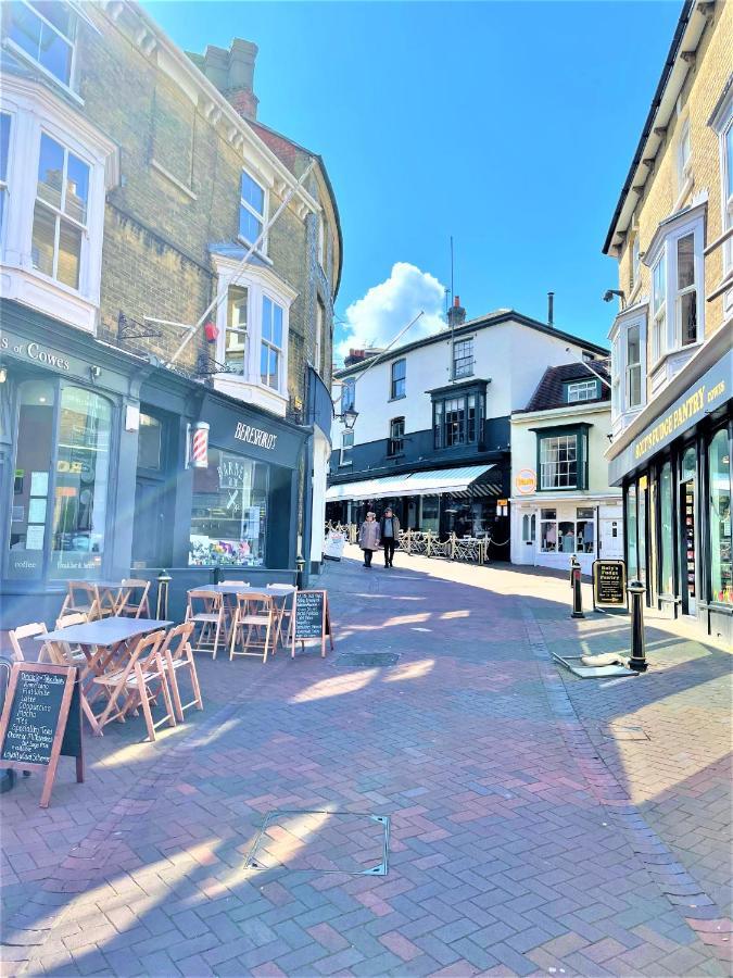 Cliffhanger 18 Castle Road Cowes  Buitenkant foto