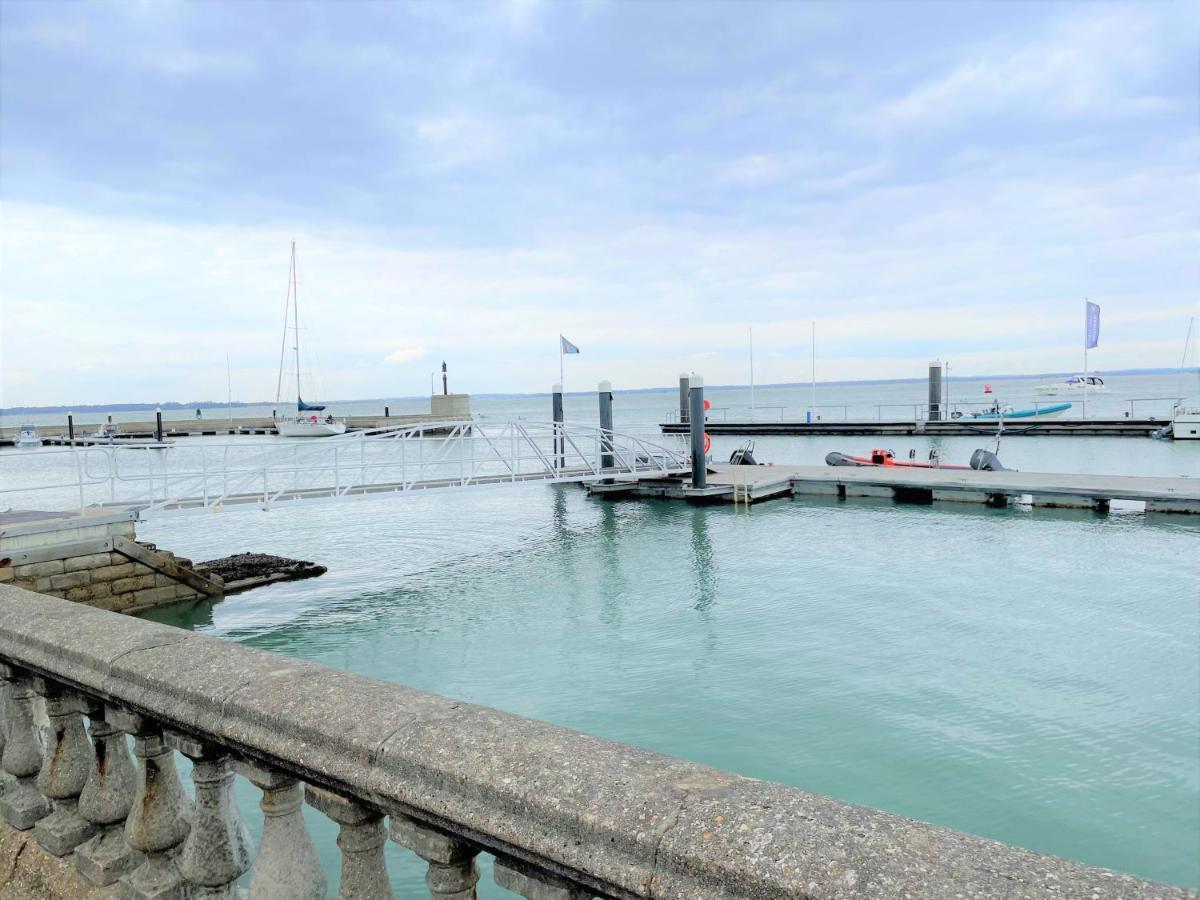 Cliffhanger 18 Castle Road Cowes  Buitenkant foto