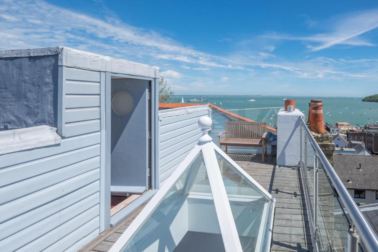 Cliffhanger 18 Castle Road Cowes  Buitenkant foto